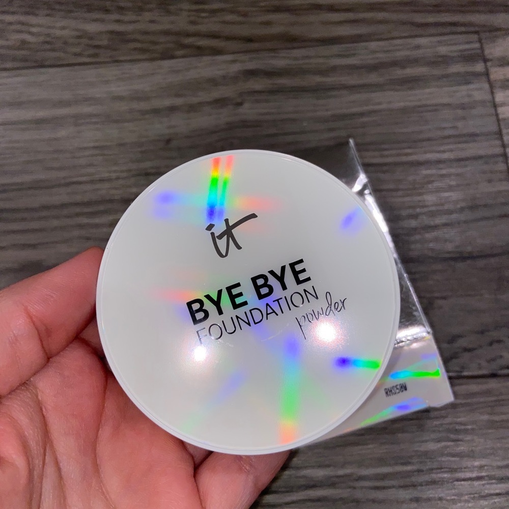 IT Cosmetics Bye Bye Powder Foundation